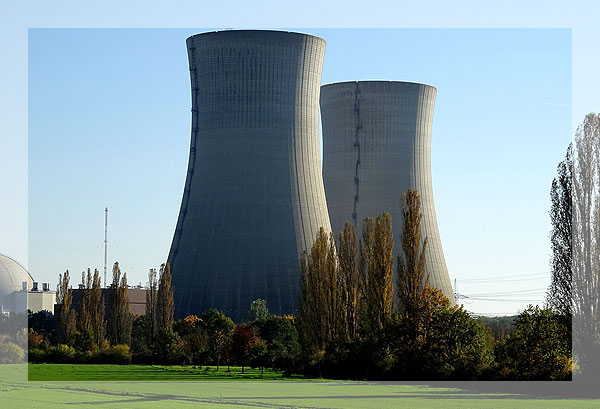 cheminée de centrale nucléaire